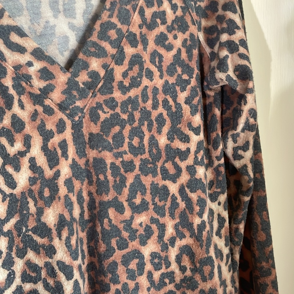 Very Soft Leopard Sweater - Picture 4 of 5